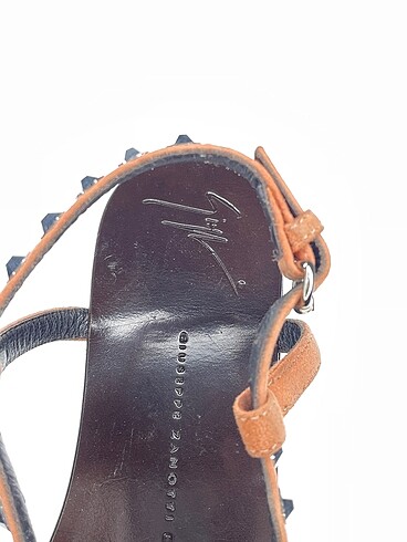 41 Beden çeşitli Renk Giuseppe Zanotti Sandalet %70 İndirimli.