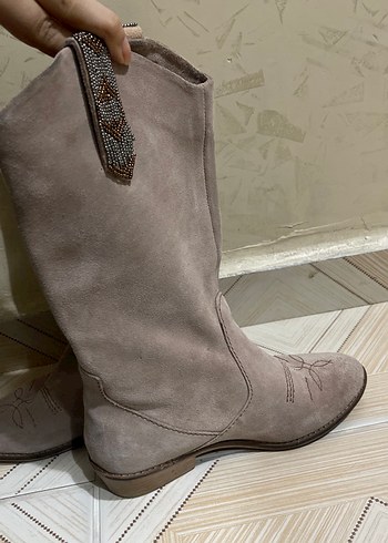 Bej Süet Nakışlı Kadın Bot - Görsel 2