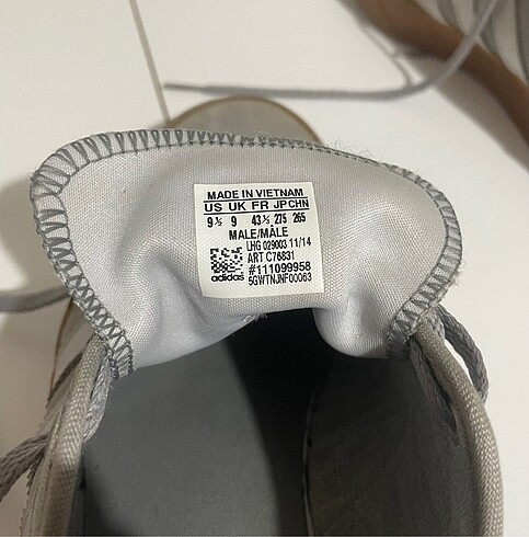 42 Beden gri Renk Adidas Günlük Ayakkabı ( orijinal)