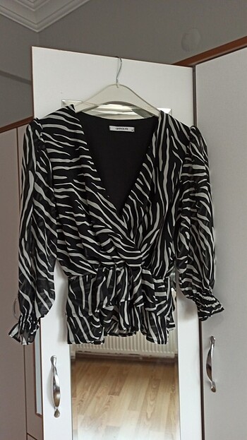 Zebra desen kruvaze bluz