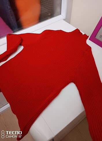 Kırmızı triko bluz