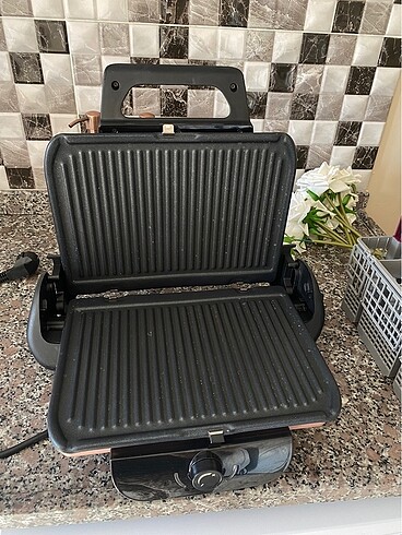 Karaca Sıfır ürün hem ızgara hem tost makinesi e daha ne olsun !