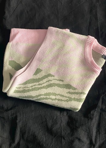 Pembe Batik Desenli Örgü Kolsuz Kadın Süveter