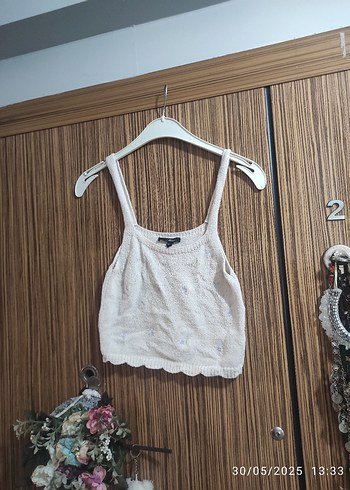 Trendyol & Milla Nakışlı Bej Triko Crop Top