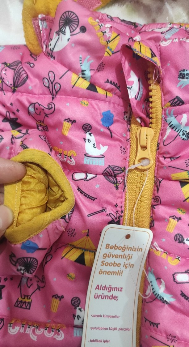 Renkli Baskılı Kız Çocuk Kapüşonlu Mont - Görsel 2