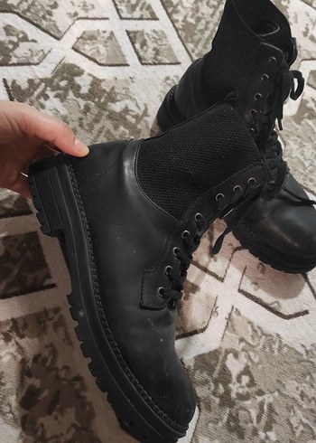 Siyah Deri Punk Tarzı Kadın Botları - Görsel 2