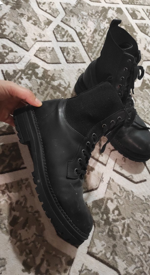 Siyah Deri Punk Tarzı Kadın Botları - Görsel 2