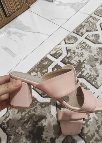 Pudra Pembe Tokalı Blok Topuk Kadın Terlik - Görsel 2
