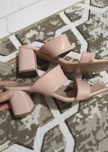 Pudra Pembe Tokalı Blok Topuk Kadın Terlik - Görsel 4