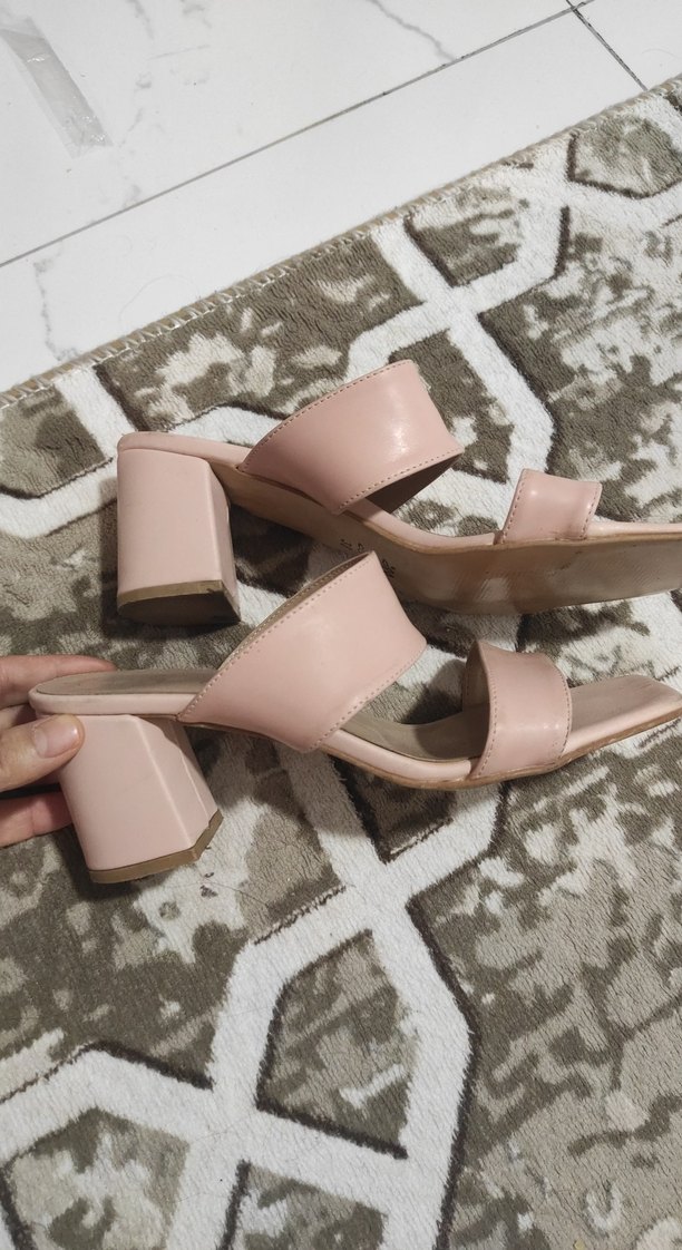 Pudra Pembe Tokalı Blok Topuk Kadın Terlik - Görsel 4