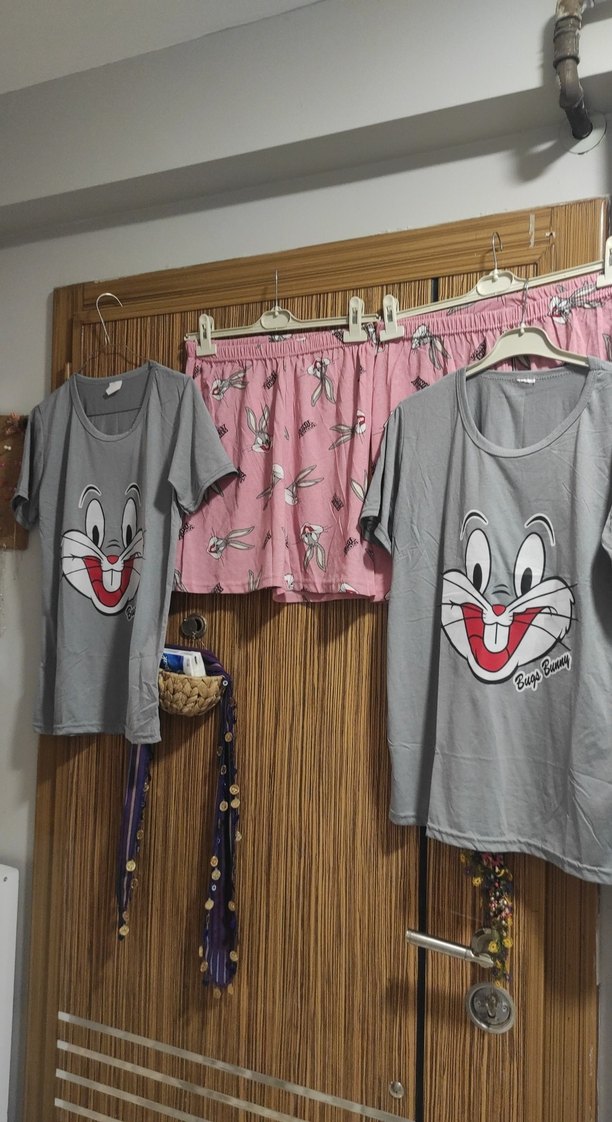 Gri Bugs Bunny Baskılı Mini Pijama Takımı anne kız - Görsel 3