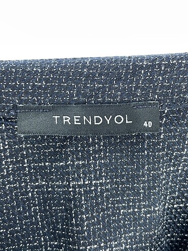 40 Beden çeşitli Renk Trendyol & Milla Gömlek %70 İndirimli.