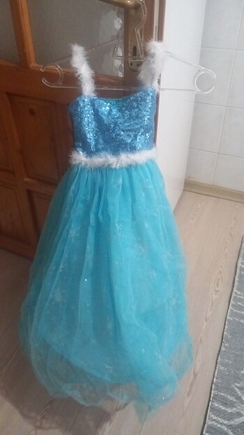 Diğer Elsa kostümü 