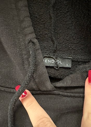 Trendyol & Milla Kadın Siyah Kapüşonlu Crop Sweatshirt