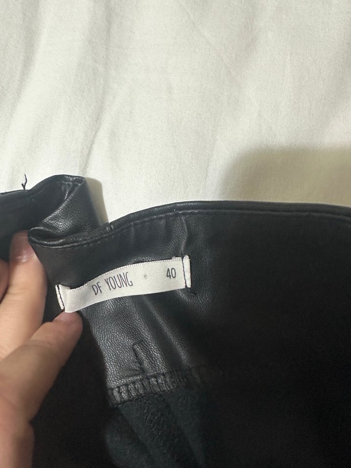 Siyah Deri Kemerli Midi Pantolon - Görsel 4