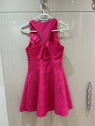 Koton PEMBE KISA ELBİSE