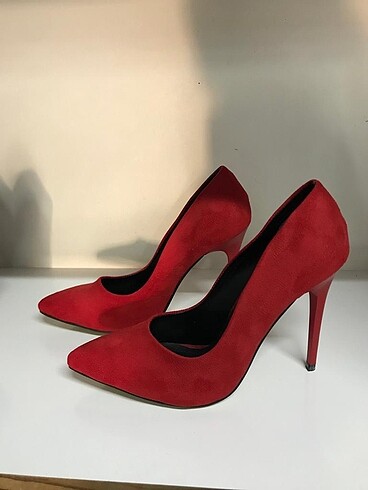 Kırmızı stiletto