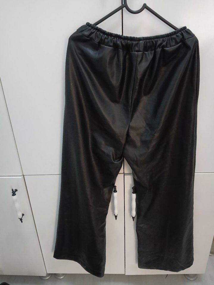 Siyah Deri Midi Bol Kesim Pantolon - Görsel 2