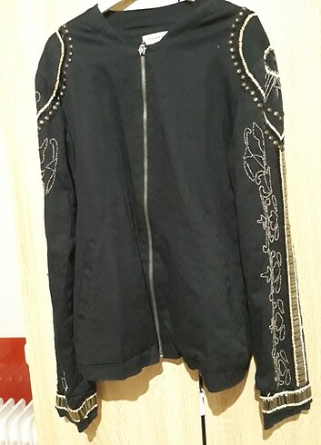 m Beden siyah Renk Kolları işlemeli ceket 