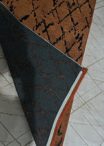 Diğer Kahverengi Yılan Desenli Kilim Halı