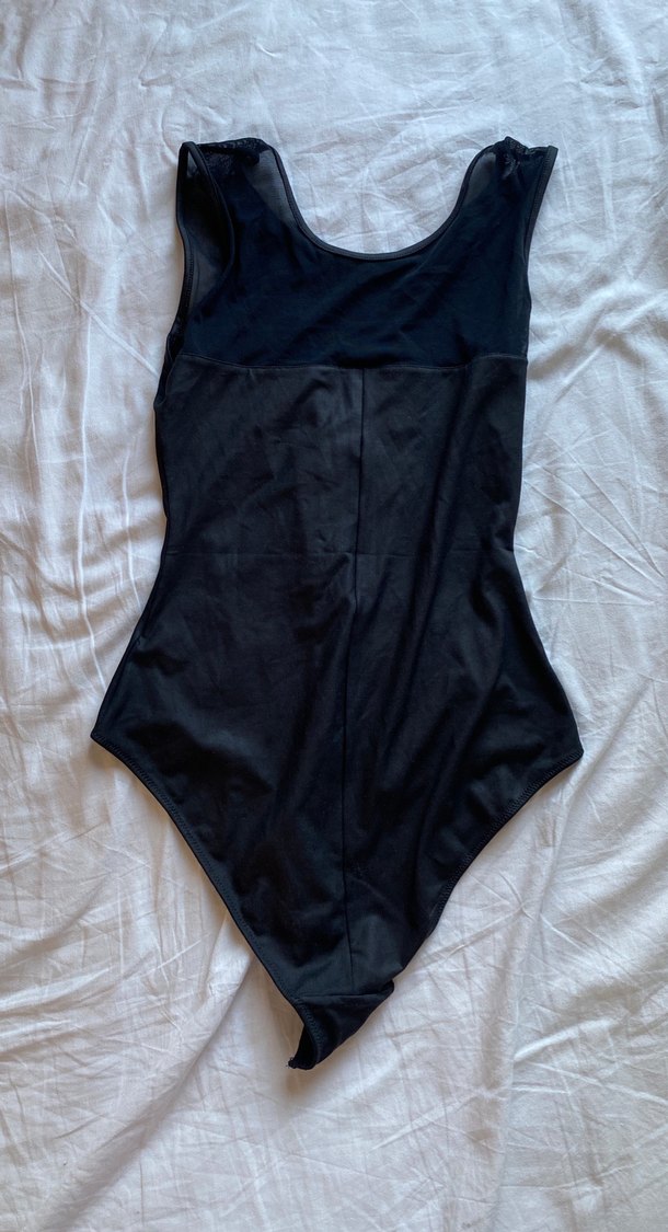 Siyah V Yakalı Kolsuz  Body - Görsel 2