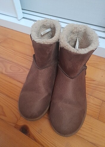 37 Beden Ugg bot