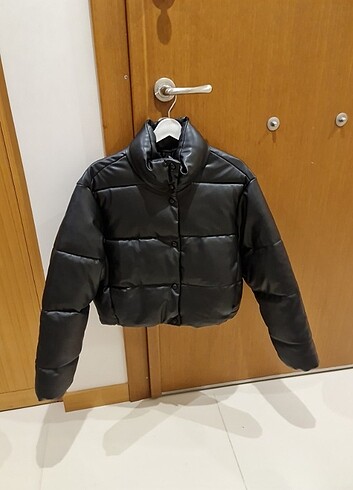 Zara Suni deri crops mont
