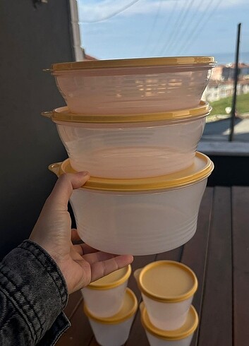 Tupperware 