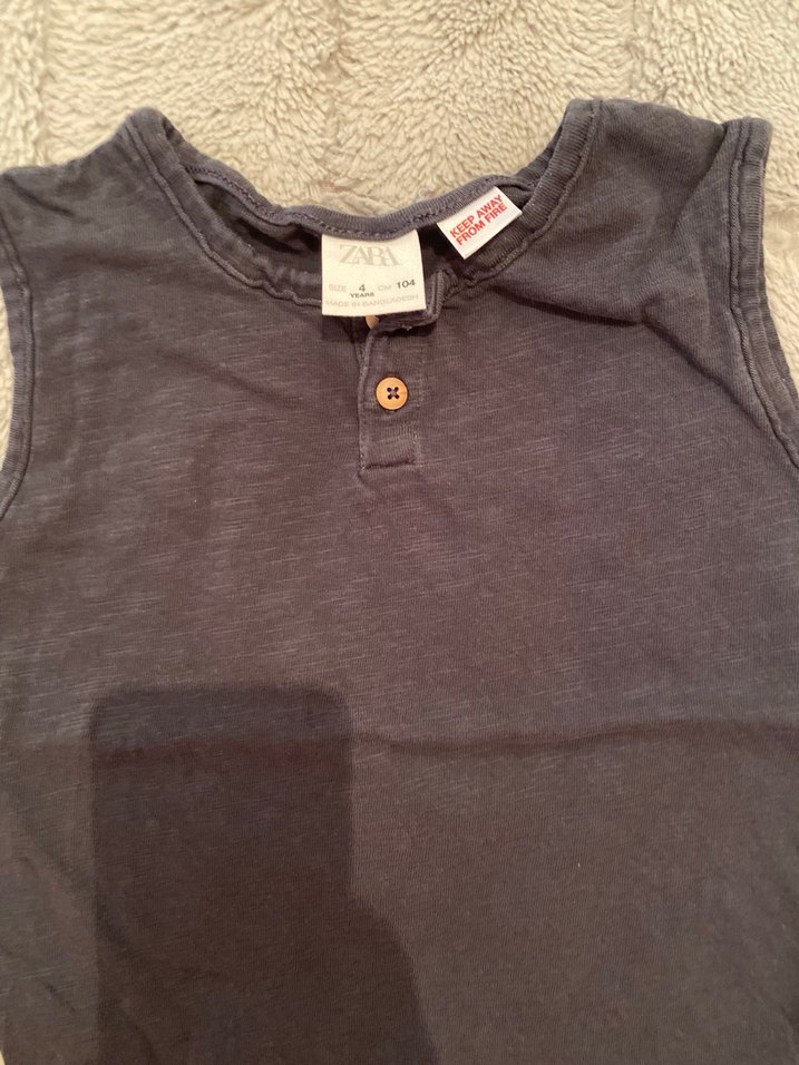 Düğmeli Gri Erkek Çocuk Kolsuz Tişört - Görsel 2