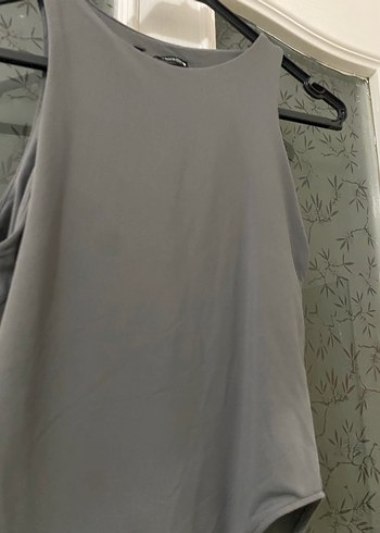 Gri Yüksek Yaka Kolsuz Body - Görsel 2