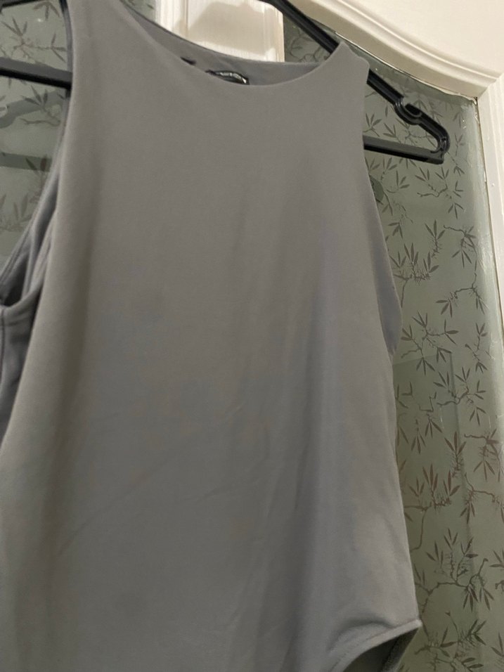 Gri Yüksek Yaka Kolsuz Body - Görsel 2