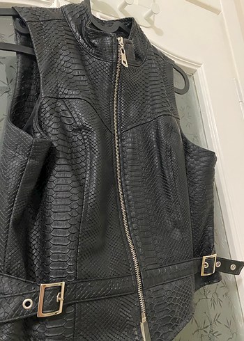 Yılan Desenli Kemerli Siyah Deri Biker Yelek - Görsel 2
