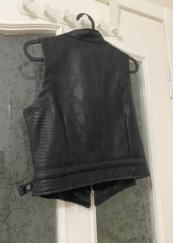 Yılan Desenli Kemerli Siyah Deri Biker Yelek - Görsel 3