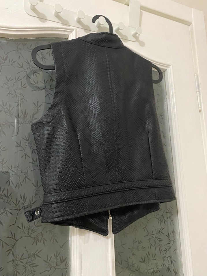Yılan Desenli Kemerli Siyah Deri Biker Yelek - Görsel 3