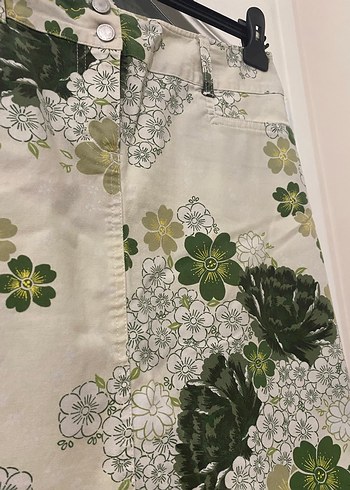 Çiçek Desenli Yeşil Düğmeli Midi Etek - Görsel 4