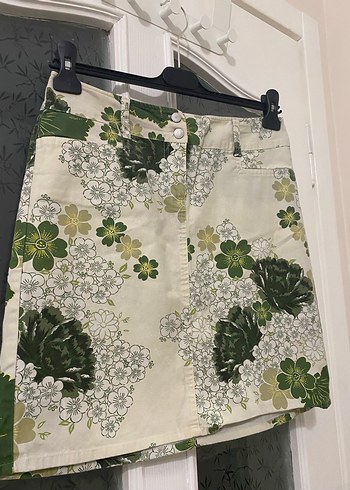 Çiçek Desenli Yeşil Düğmeli Midi Etek - Görsel 3