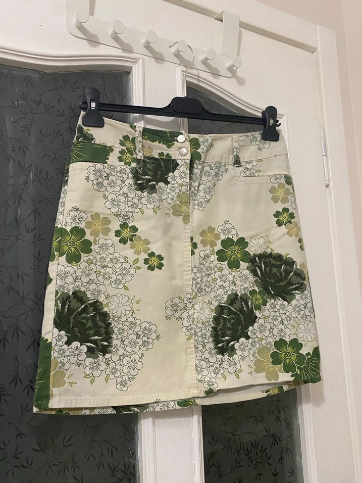 Çiçek Desenli Yeşil Düğmeli Midi Etek - Görsel 2