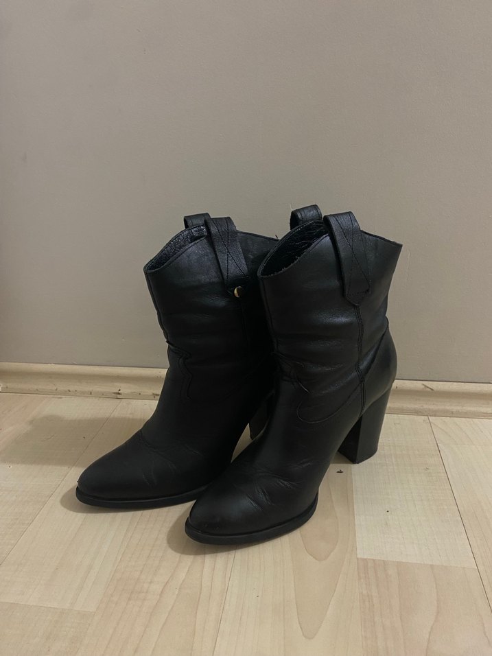 Siyah Deri Tokalı Topuklu Kadın Bot - Görsel 3