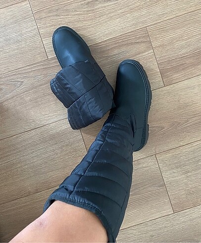 Zara Zara kapitone duz cizme