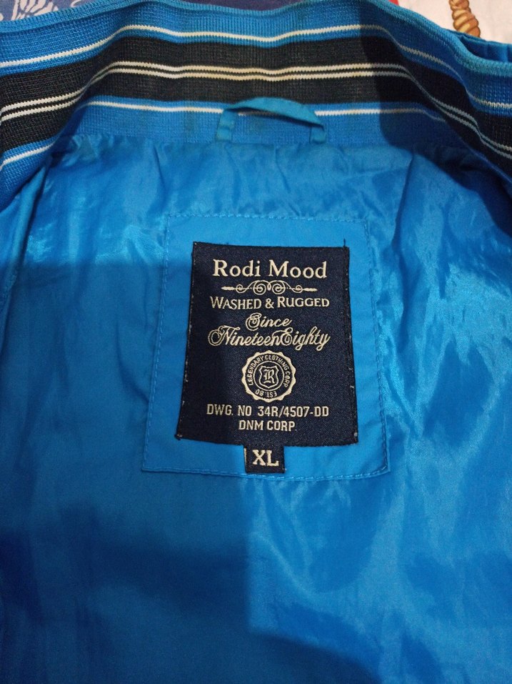 Mavi Fermuarlı Erkek - Görsel 3