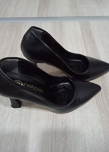 37 Beden Stiletto