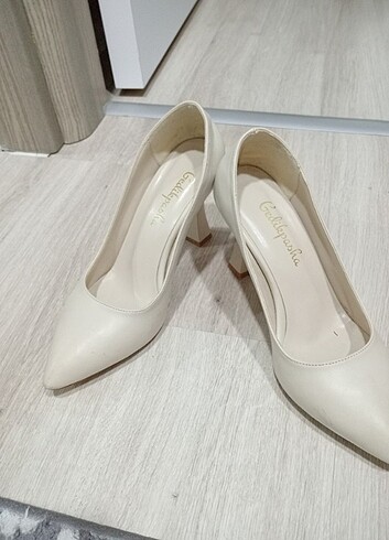 37 Beden Stiletto