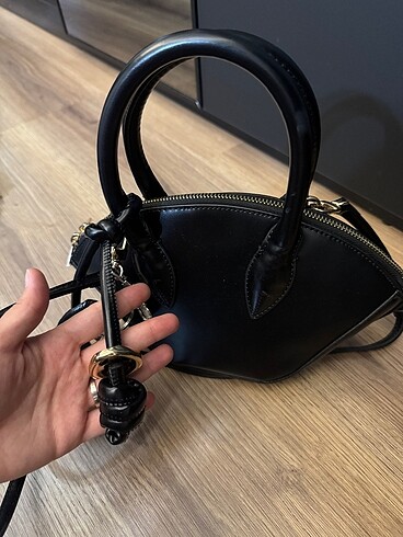 Zara çapraz çanta