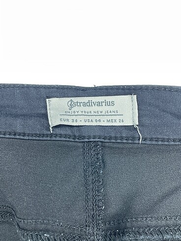 36 Beden siyah Renk Stradivarius Skinny %70 İndirimli.