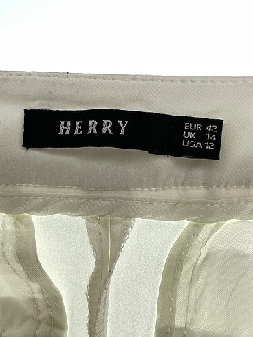 42 Beden beyaz Renk Herry Kumaş Pantolon %70 İndirimli.