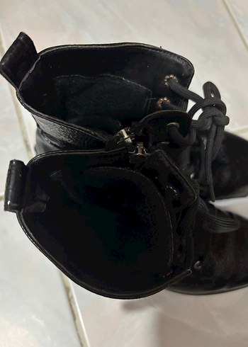 Siyah Deri Tokalı Blok Topuklu Bot - Görsel 5