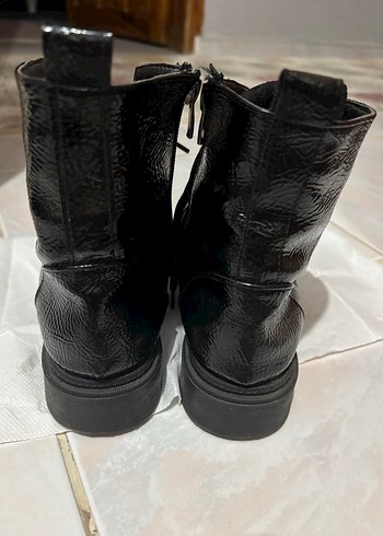 Siyah Deri Tokalı Blok Topuklu Bot - Görsel 3