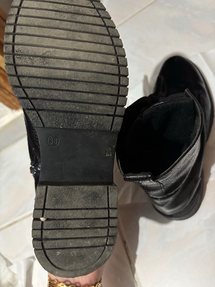 Siyah Deri Tokalı Blok Topuklu Bot - Görsel 4