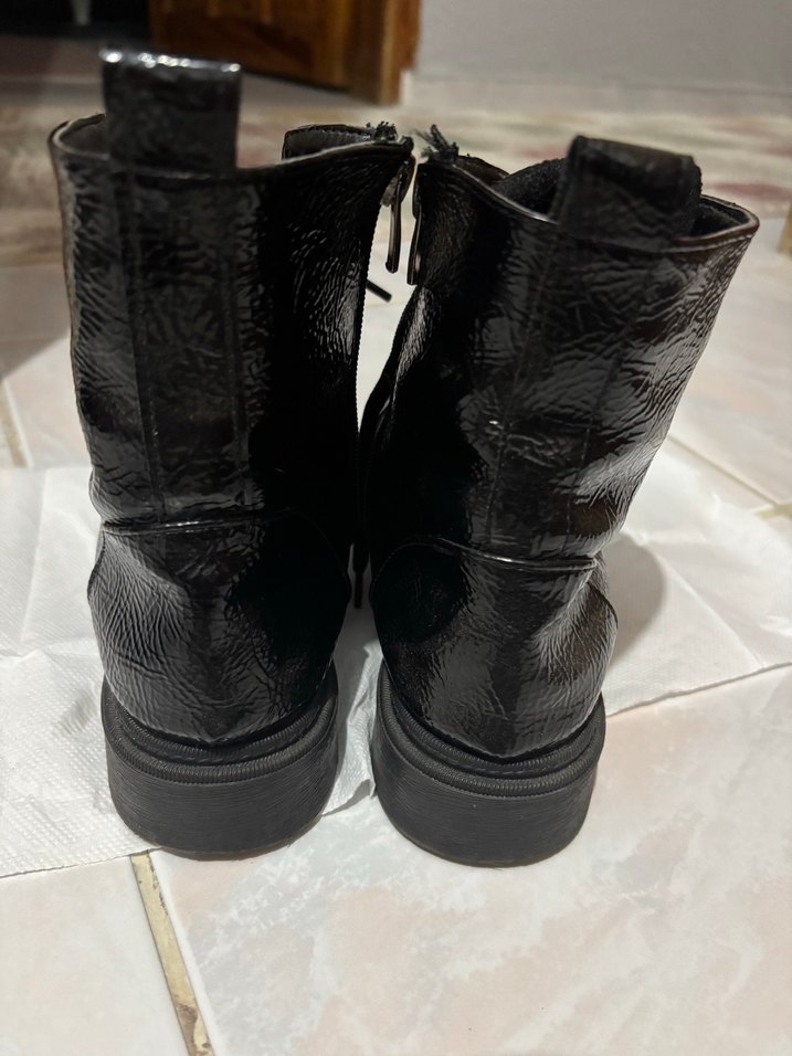 Siyah Deri Tokalı Blok Topuklu Bot - Görsel 3