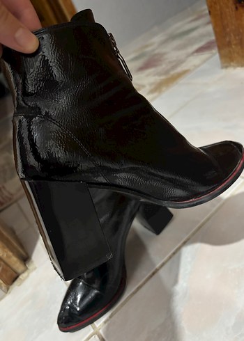 Siyah Yılan Desenli Deri Topuklu Bot - Görsel 3